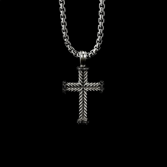 DAVID YURMAN CHEVRON CROSS PENDANT WITH PAVÉ BLACK DIAMONDS - Picture 1 of 6